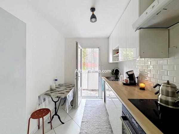 Vente                                                      Appartement
                        
                     4 pièces                      65 m2                     à Créteil