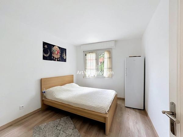 Vente                                                      Appartement
                        
                     4 pièces                      65 m2                     à Créteil