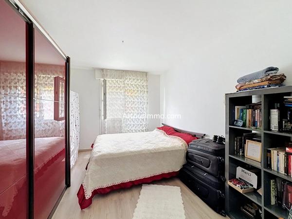 Vente                                                      Appartement
                        
                     4 pièces                      65 m2                     à Créteil