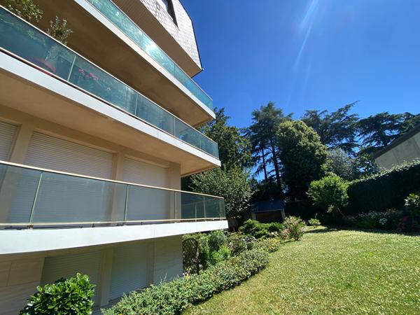 APPARTEMENT HYPER-CENTRE AVEC BALCON Laval APPARTEMENT HYPER-CENTRE AVEC BALCON Laval