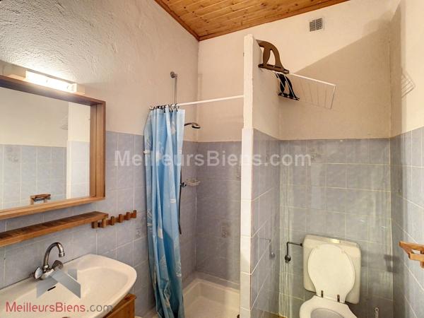 Chalet composé de 2 studios et de 4 appartements pour 265 m2