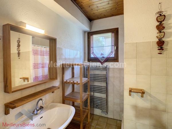 Chalet composé de 2 studios et de 4 appartements pour 265 m2