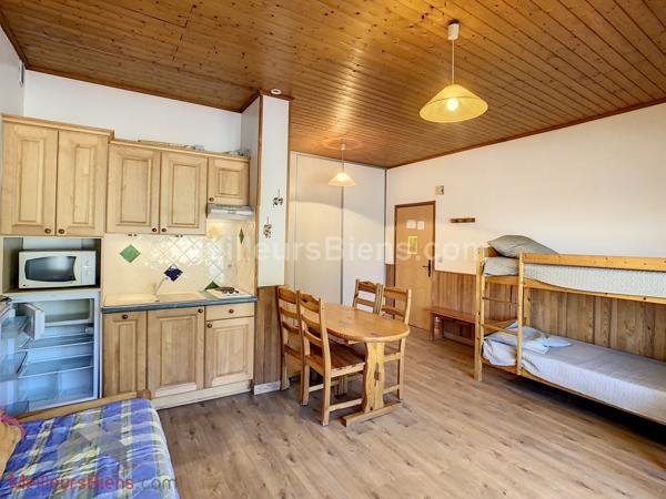 Chalet composé de 2 studios et de 4 appartements pour 265 m2