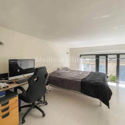 Paris 9ème - À VENDRE - Local d'activité avec commercialité en duplex de 50 m²