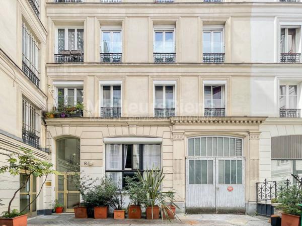 Paris 9ème - À VENDRE - Local d'activité avec commercialité en duplex de 50 m²