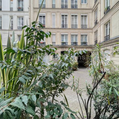 Paris 9ème - À VENDRE - Local d'activité avec commercialité en duplex de 50 m²