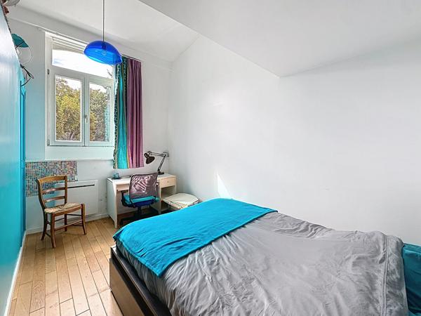 Vieux Lille, exceptionnelle Maison + studio attenant de 216.69 m² carrez total, jardin, parkings, caves. Lille