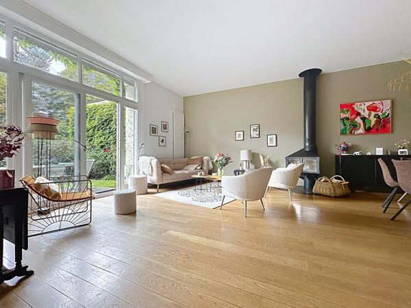 Vieux Lille, exceptionnelle Maison + studio attenant de 216.69 m² carrez total, jardin, parkings, caves. Lille