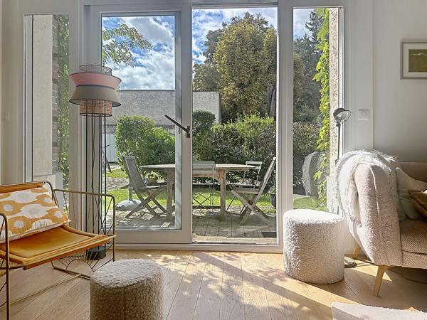 Vieux Lille, exceptionnelle Maison + studio attenant de 216.69 m² carrez total, jardin, parkings, caves. Lille