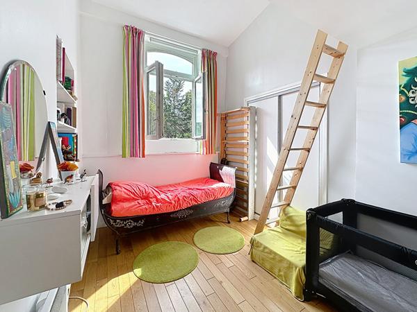 Vieux Lille, exceptionnelle Maison + studio attenant de 216.69 m² carrez total, jardin, parkings, caves. Lille