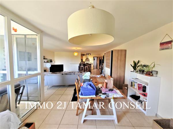 Cadenet (84160) Avenue Philippe de Girard Appartement T3 85,30 m² 84160 CADENET