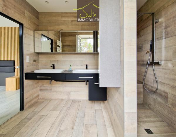 PROPRIETE D'EXCEPTION EN PLEIN COEUR DE BRESSUIRE - 304m² habitables avec JARDIN et GARAGES