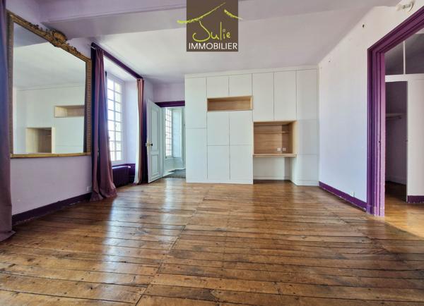 PROPRIETE D'EXCEPTION EN PLEIN COEUR DE BRESSUIRE - 304m² habitables avec JARDIN et GARAGES
