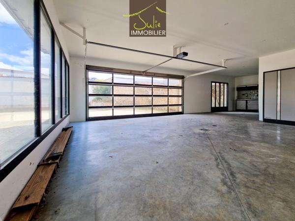 PROPRIETE D'EXCEPTION EN PLEIN COEUR DE BRESSUIRE - 304m² habitables avec JARDIN et GARAGES