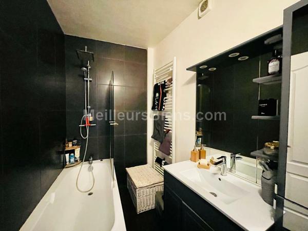 MAISON DANS LE CENTRE