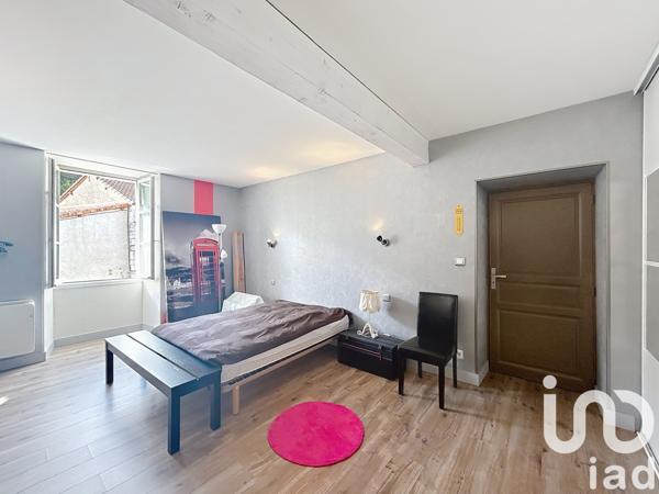 Maison à vendre 5 pièces 188 m² La Rochefoucauld-en-Angoumois