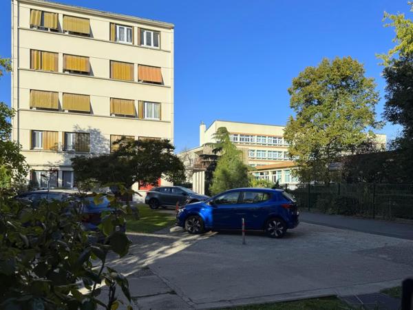 Appartement 3 pièces dans résidence calme.