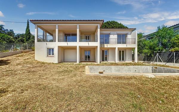 Maison à vendre    4 pièces • 137 m2 Fréjus