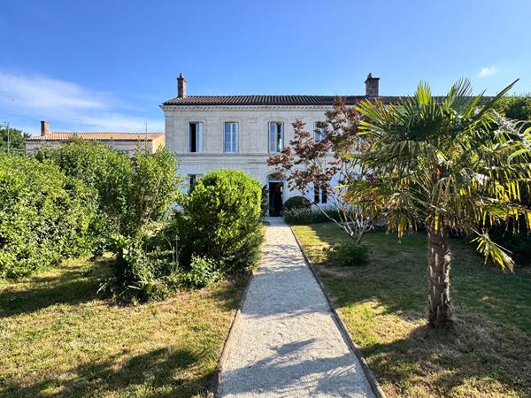 Maison Tonnay Charente 8 pièce(s) 215 m2
