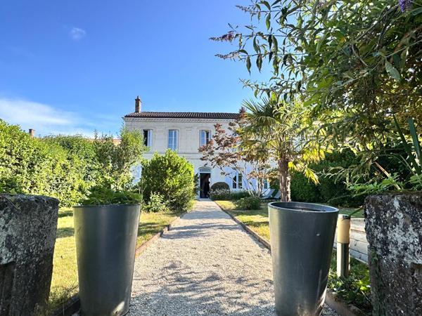 Maison Tonnay Charente 8 pièce(s) 215 m2