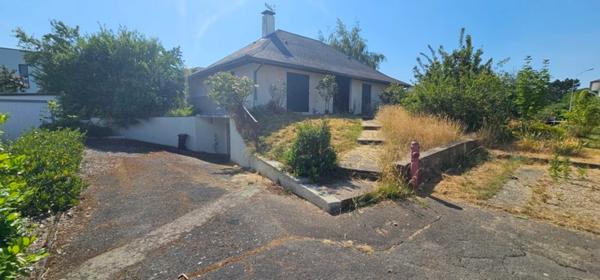 La Malgrange. Dans une impasse, au calme,maison individuelle - SOUS-SOL -GARAGE - COMBLES