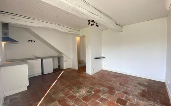 Maison à louer    2 pièces •  Navès