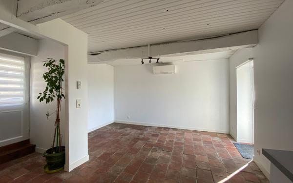 Maison à louer    2 pièces •  Navès