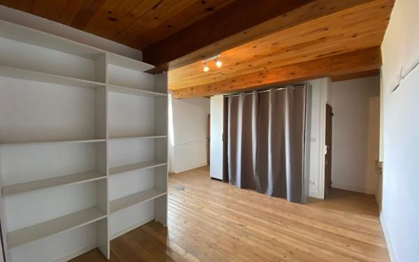 Maison à louer    2 pièces •  Navès