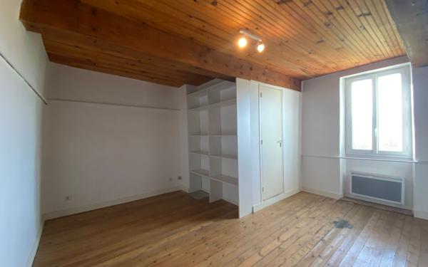 Maison à louer    2 pièces •  Navès