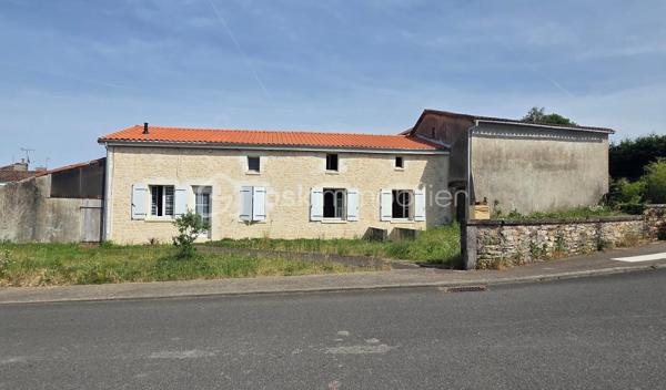 Venez découvrir cette maison de campagne, située dans une petite commune des Deux-Sèvres à seulement quelques minutes des commerces de proximité et école.

Elle se compose en rez-de-chaussée d'un salon séjour de 43m2 avec poêle à granulés, une cuisine de 40m2 lumineuse, 2 chambres de 15m2 chacune, une salle d'eau, un toilette séparé et un espace buanderie.
A l'étage, une chambre avec un espace bureau et un grenier à finir d'aménager.

Côté extérieur, un préau de 60m2 attenant à une belle grange pouvant être réhabilitée et autres dépendances le tout sur un terrain clos.

Les atouts:
- Couverture récente
- Ouvertures en double vitrage en RdC
- Poêle à granulés
- Assainissement collectif conforme

Des travaux de finition sont à prévoir