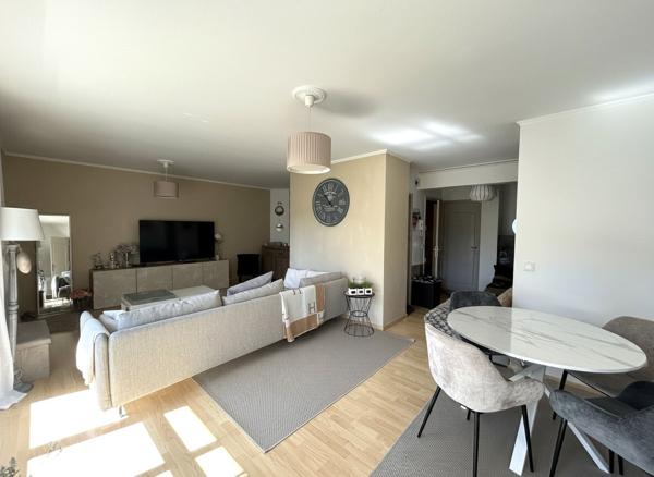 Appartement 5 pièces 115 m2 avec ascenseur + stationnement