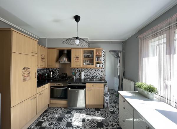 Appartement 5 pièces 115 m2 avec ascenseur + stationnement