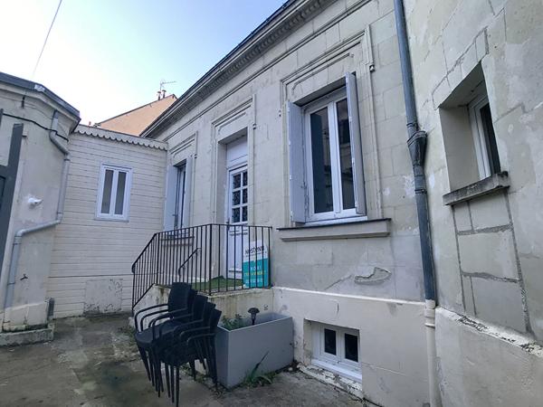 Centre-ville de Saumur : maison avec cour et garage