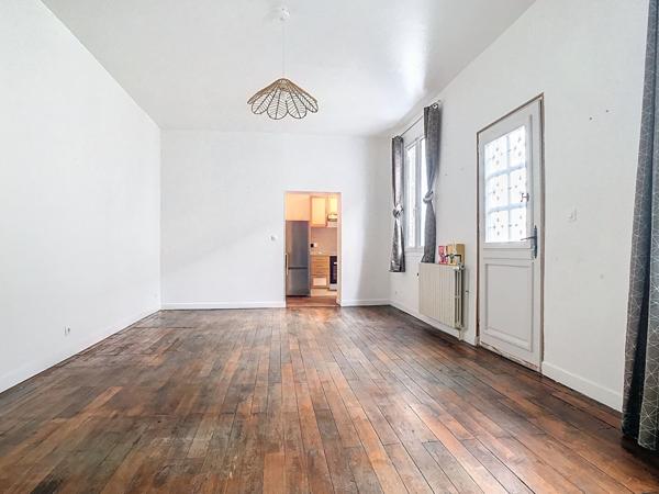 Centre-ville de Saumur : maison avec cour et garage