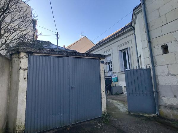 Centre-ville de Saumur : maison avec cour et garage