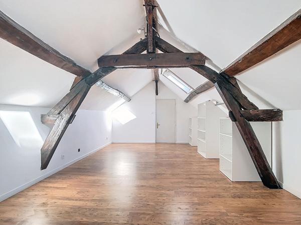 Centre-ville de Saumur : maison avec cour et garage