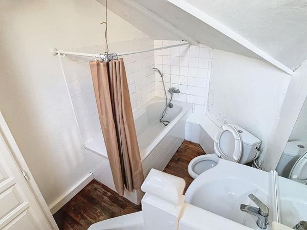 Centre-ville de Saumur : maison avec cour et garage