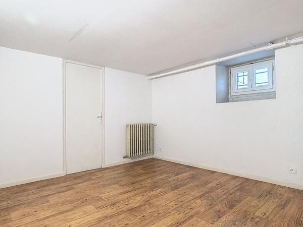 Centre-ville de Saumur : maison avec cour et garage