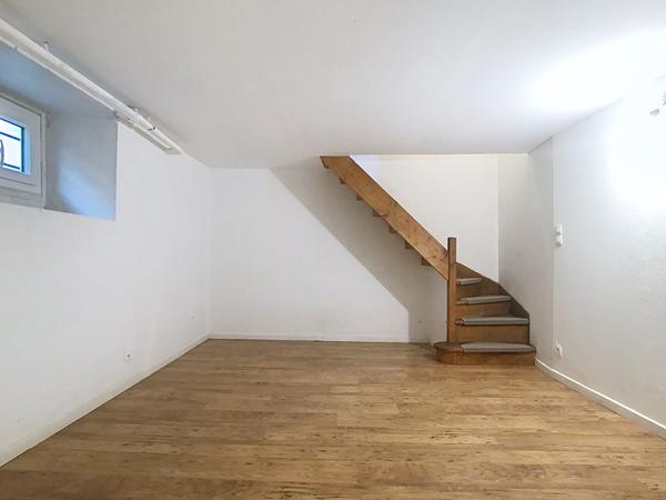 Centre-ville de Saumur : maison avec cour et garage