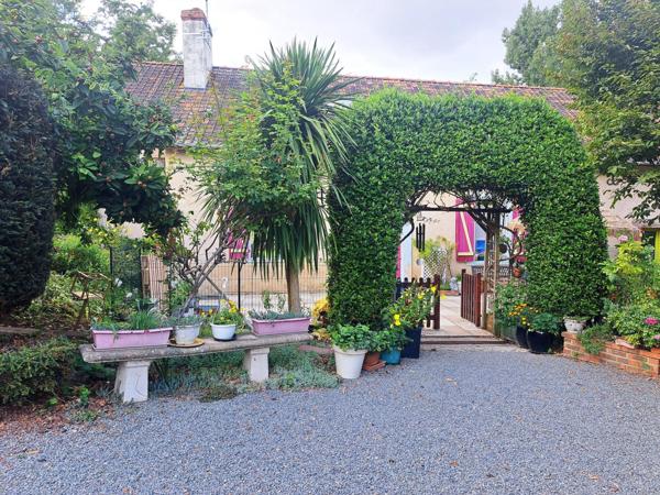 Maison à Beaumont-sur-Sarthe, 72170 - 7 pièces 143m²