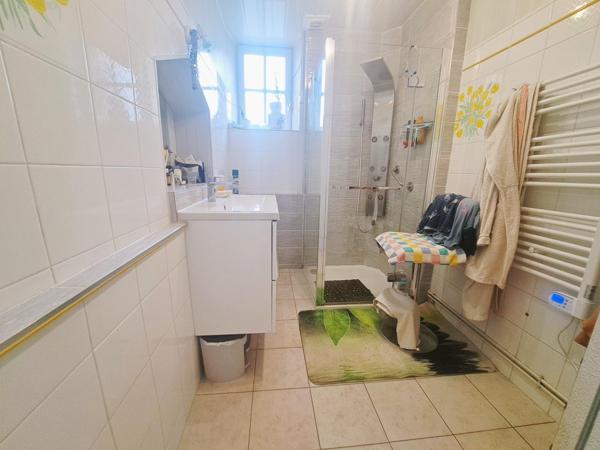 Maison à Beaumont-sur-Sarthe, 72170 - 7 pièces 143m²