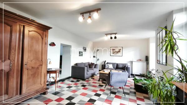 Maison en pierres de 250 m2 5 chambres sur 1850 m2 avec pisc