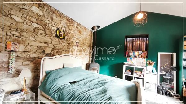 Maison en pierres de 250 m2 5 chambres sur 1850 m2 avec pisc