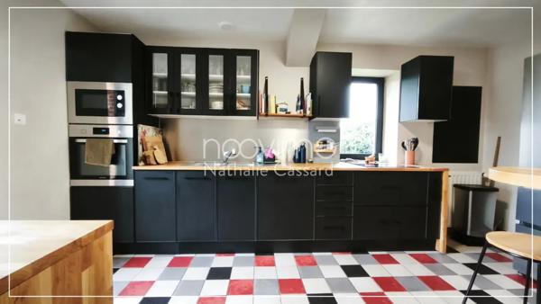 Maison en pierres de 250 m2 5 chambres sur 1850 m2 avec pisc