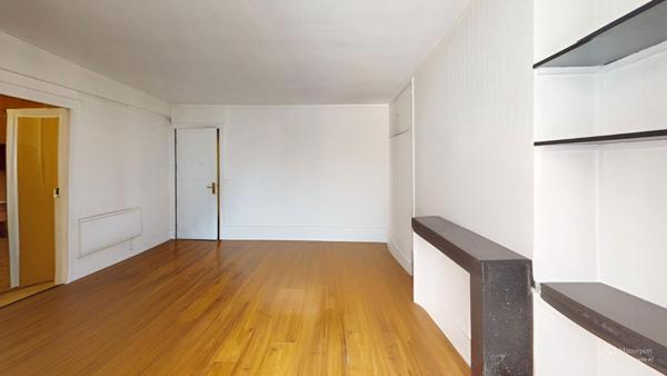 Grand studio parfaitement situé !