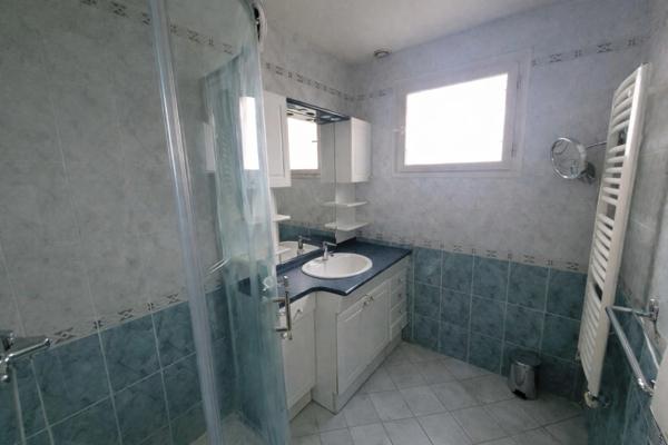 Maison à vendre 7 pièces CHAMBRAY LES TOURS (37) - 5 chambres + 1 bureau - 150 m2 habitables + 70 m2 sous-sol - Jardin