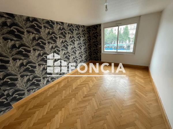 Location Appartement 5 pièces 184.56 m² - 21-25 AVENUE FELIX FAURE Valence 26000