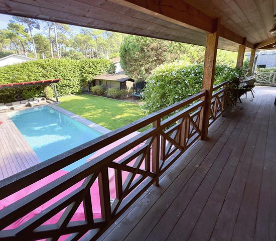 Cap Ferret, Port de la Vigne, ravissante Villa bois « esprit bassin » 145m2 habitable nichée au milieu d’un magnifique jardin paysagé de 1000 m2 avec grande piscine