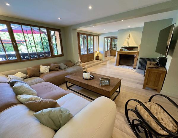 Cap Ferret, Port de la Vigne, ravissante Villa bois « esprit bassin » 145m2 habitable nichée au milieu d’un magnifique jardin paysagé de 1000 m2 avec grande piscine