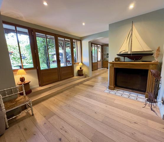 Cap Ferret, Port de la Vigne, ravissante Villa bois « esprit bassin » 145m2 habitable nichée au milieu d’un magnifique jardin paysagé de 1000 m2 avec grande piscine